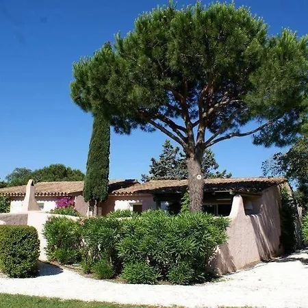 Marina Di Santa Giulia Hotel 3*