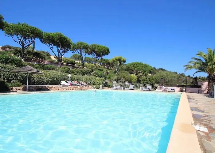 Отель Marina Di Santa Giulia 3*