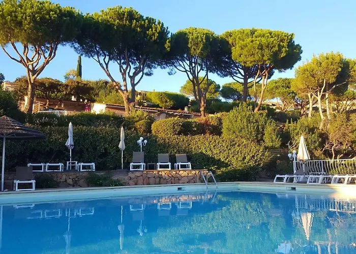 Отель Marina Di Santa Giulia 3*